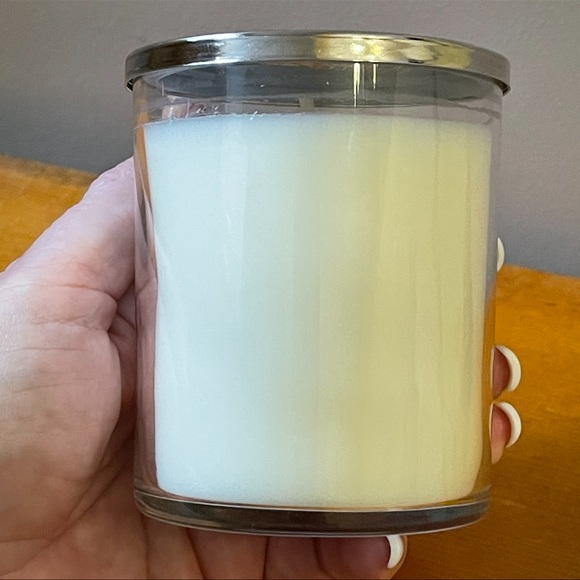 White Barn Accents Nwt White Barn 8oz Candle Fresh Cut Lilacs